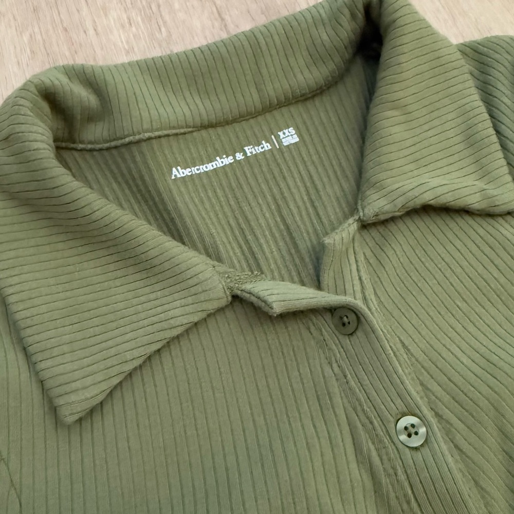 Like New XXS Abercrombie & Fitch Green Long Sleeve Collar Button Up Shirt - Picture 8 of 10